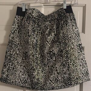 Elegant Black and White Snake Print Skirt